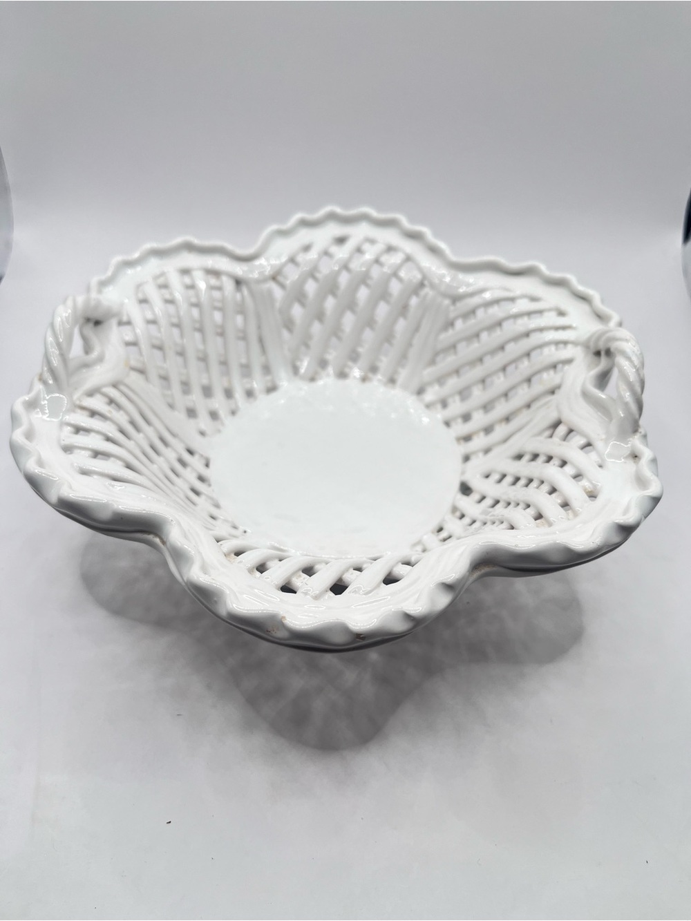 Savoir Vivre White Ceramic Lattice Basket Bowl